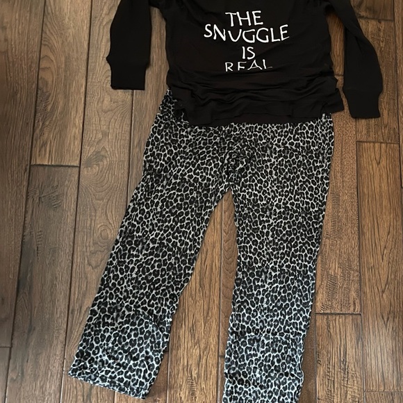 Pajamas - Picture 2 of 9